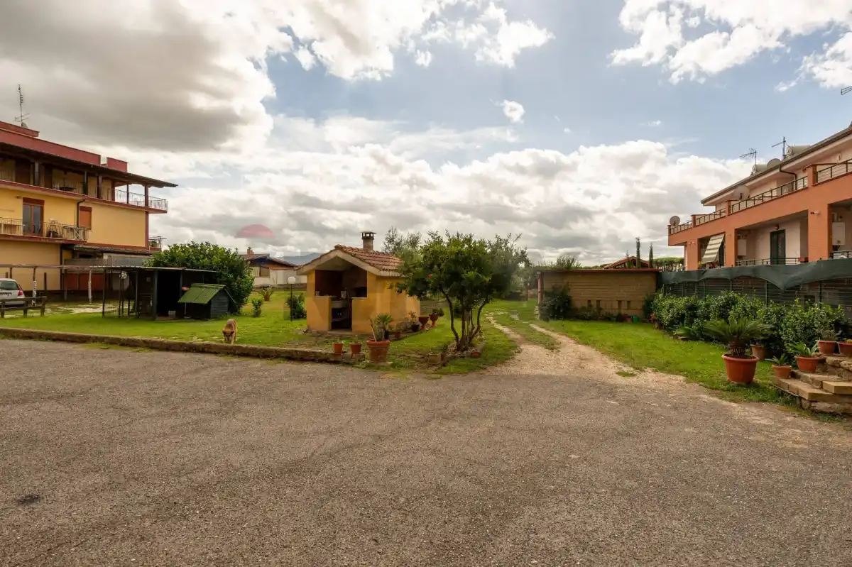 Vendita Porzione di casa Roma, RM (40121001-187)