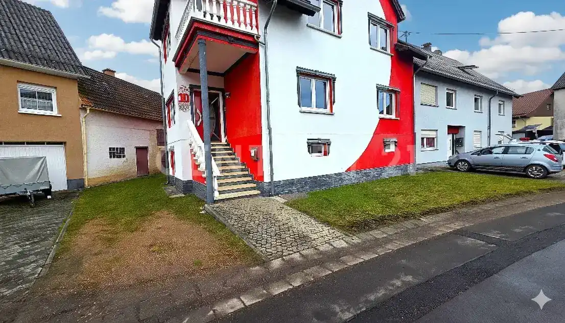 Vorgarten und Stellplatz vorm 