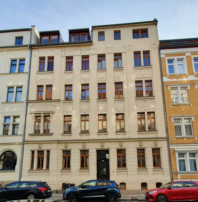 # Großartige 2 Zimmerwohnung mit Balkon, Parkett + Stuck  #