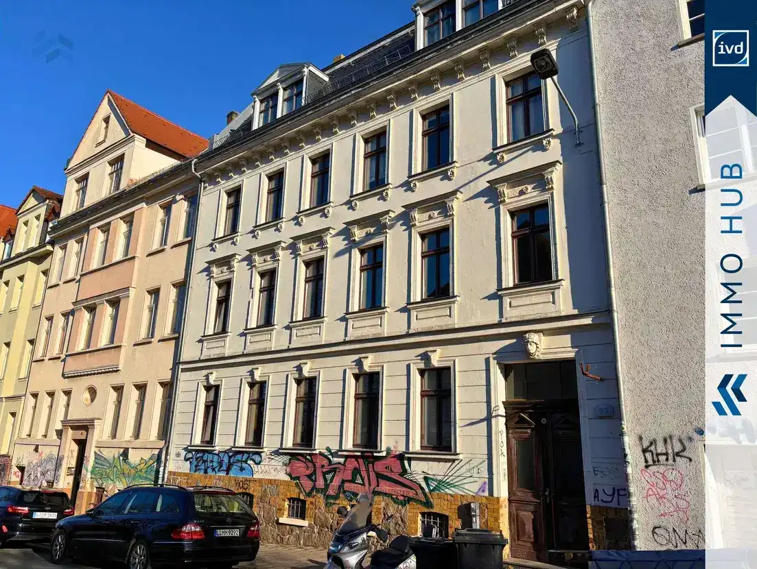 ++ RESERVIERT 2.049 €/m² – Denkmalgeschütztes Altbau-Paket mit zwei Balkoneinheiten in Connewitz ++