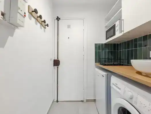 Appartement à louer - Paris 18ème arrondissement - 860 € - 1 pièce, 17 m², 1er étage