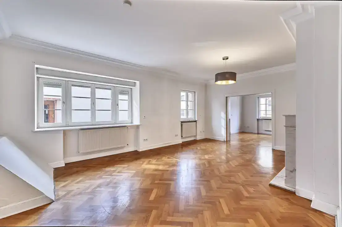 HISTORIC HOUSE!! approx. 2476 ft²! 7.5-room, 5.5-bed, 2.25-bath and XL roof terrace, pets allowed!