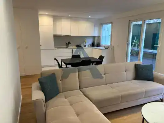 Квартира в аренду — Париж, 7-й округ — 4 000 € — 4 комнаты, 3 спальни, 76 м², 1-й этаж из 6