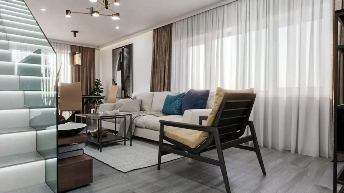 Helles, modernes Wohnzimmer mit bequemen Sofas, Holzboden und großen Fenstern mit Vorhängen.