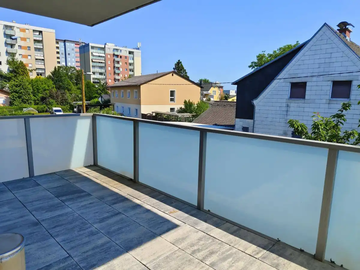 Four-bedroom new building in Graz with balcony and garage