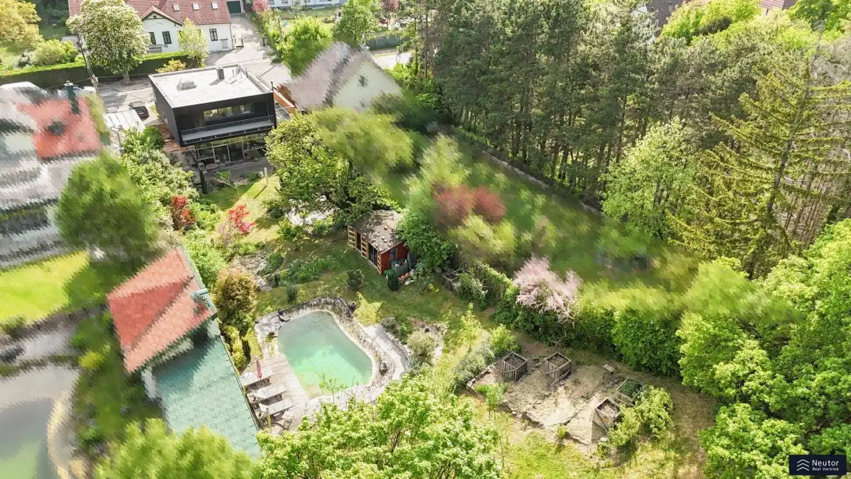 EINZIGARTIGES EINFAMILIENHAUS MIT GROSSEM GARTEN -NATURPOOL - LUFTWÄRME PUMPE - GRÜNBLICK