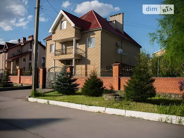 чотириповерховий будинок з верандою, 614 кв. м, цегла. Здається помісячно в Дніпрі, в районі Шевченківський