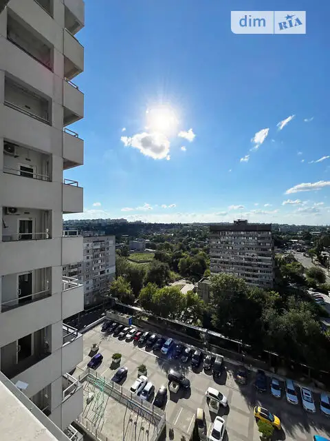 Vente d’un appartement de deux chambres à Dnipro, au 16 de l’avenue Polia Olexandra, dans le quartier Centralnyi