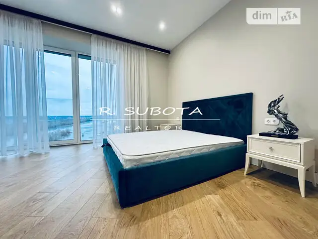 Three-bedroom apartment in Dnipro, Sobornyy district, at Naberezhnaya Pobedy Street, 9B, for long-term monthly rental