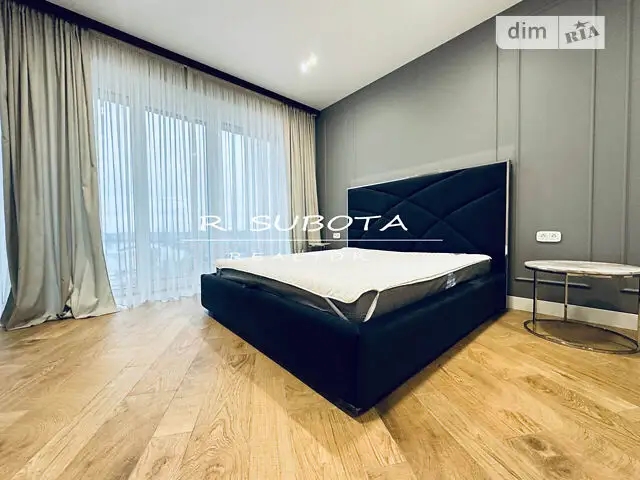 Three-bedroom apartment in Dnipro, Sobornyy district, at Naberezhnaya Pobedy Street, 9B, for long-term monthly rental