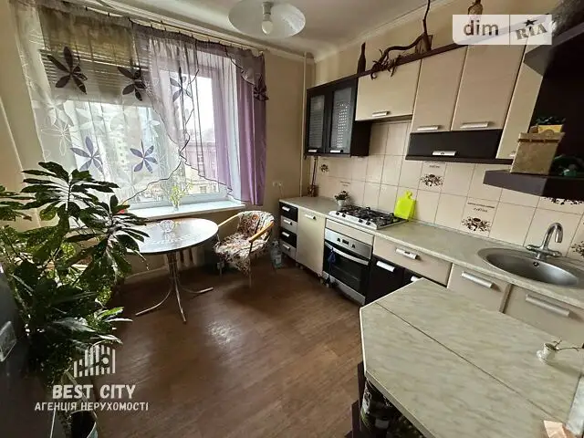 Vente d’un appartement de trois chambres à Dnipro, rue Volodymyr Vernadskyi, quartier Sobornyi
