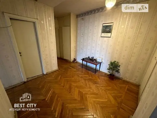 Vente d’un appartement de trois chambres à Dnipro, rue Volodymyr Vernadskyi, quartier Sobornyi