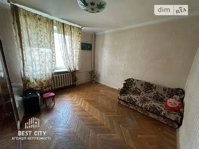 Vente d’un appartement de trois chambres à Dnipro, rue Volodymyr Vernadskyi, quartier Sobornyi
