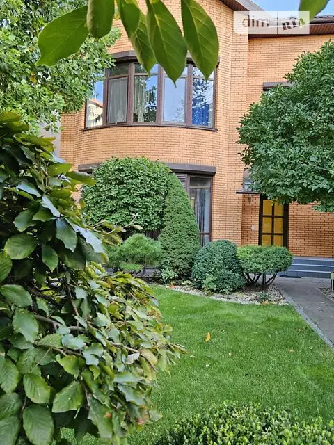 Two-story house, 200 sqm, brick construction. Available for monthly rent in Dnipro.
