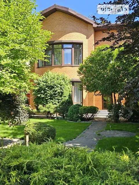 Two-story house, 200 sqm, brick construction. Available for monthly rent in Dnipro.