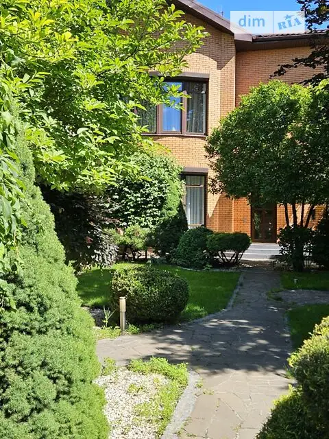 Two-story house, 200 sqm, brick construction. Available for monthly rent in Dnipro.