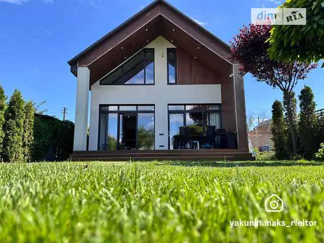 A single-story house with an area of 98.3 square meters, built from bricks. It is rented monthly in Dnipro, in the Samarivka area.