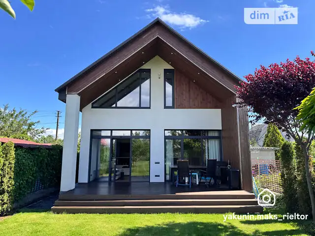 A single-story house with an area of 98.3 square meters, built from bricks. It is rented monthly in Dnipro, in the Samarivka area.