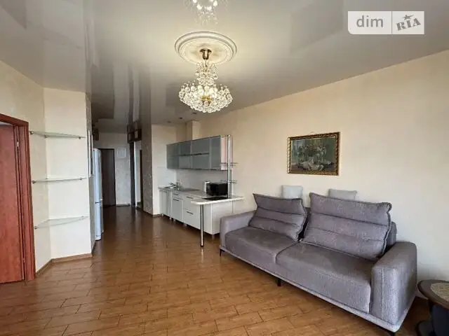 Dvostanzirana stan u Dnyepru, rayon Tsyentr, ulitsa Korolyevye Yelizavyetye II br. 2, za dugorochnu iznaјmu myesyechno