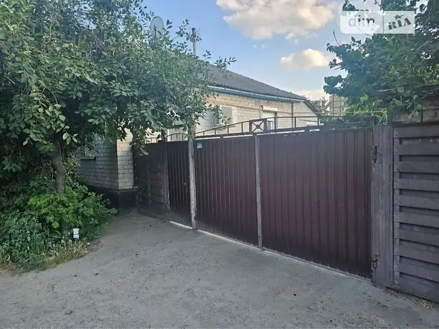 A two-story house with a garage, 75 sqm, brick construction. Available for monthly rent in Dnipro.