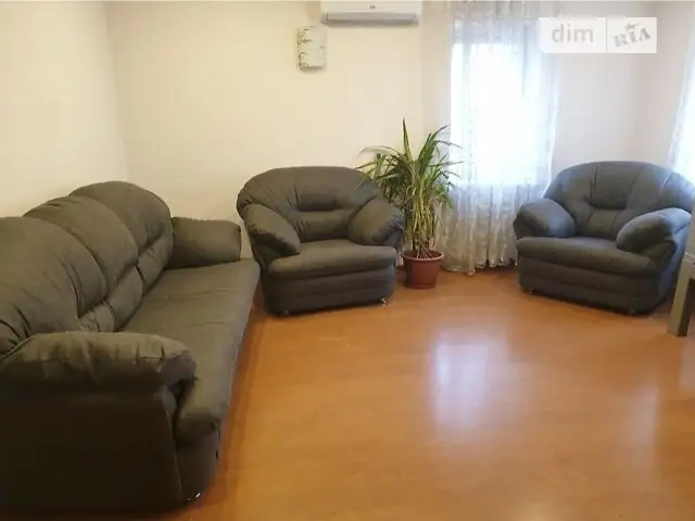A two-story house with a garage, 75 sqm, brick construction. Available for monthly rent in Dnipro.
