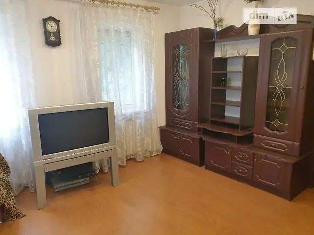 A two-story house with a garage, 75 sqm, brick construction. Available for monthly rent in Dnipro.
