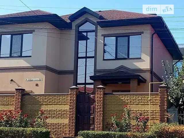 A two-story house with a veranda, 200 sqm, made of brick. Available for monthly rent in Dnipro, in the DIIT area.