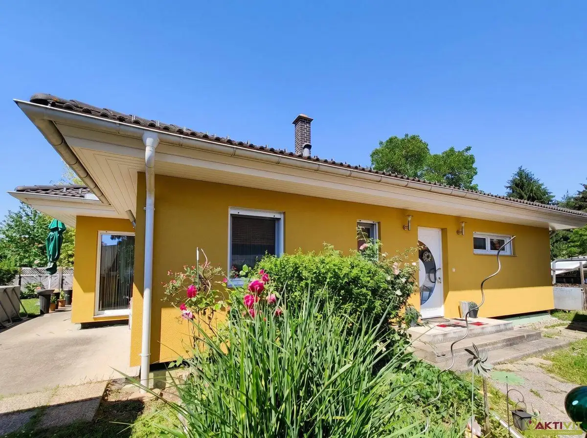 Two single-family homes on the lot — residential property with potential in Ziersberg-Pirka