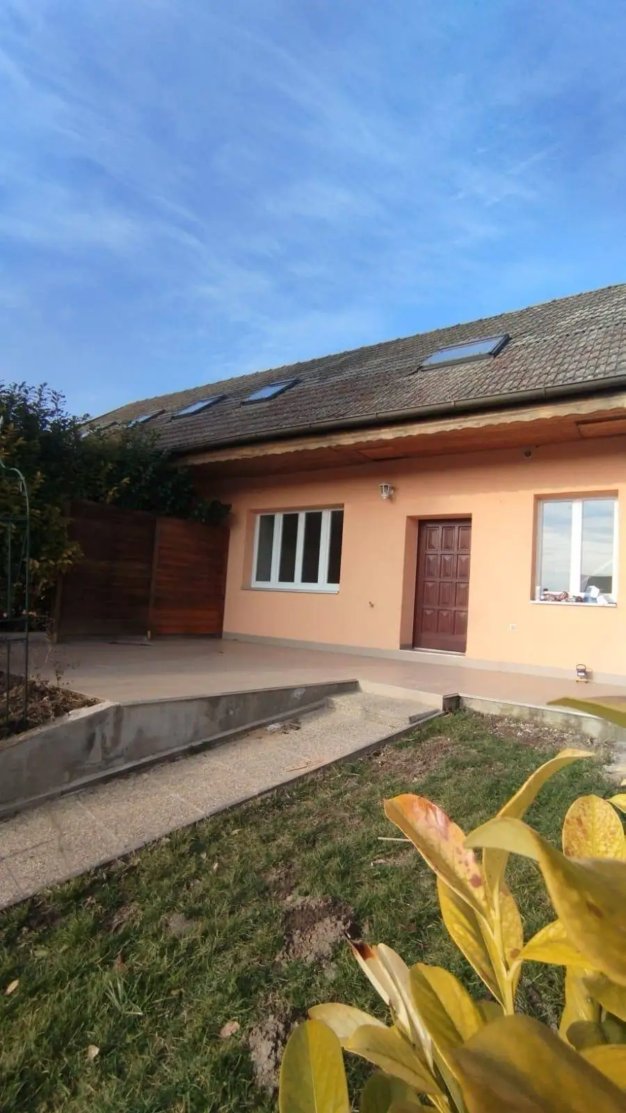 Appartement à louer dans une maison ordinaire - 128 m² - entièrement rénové