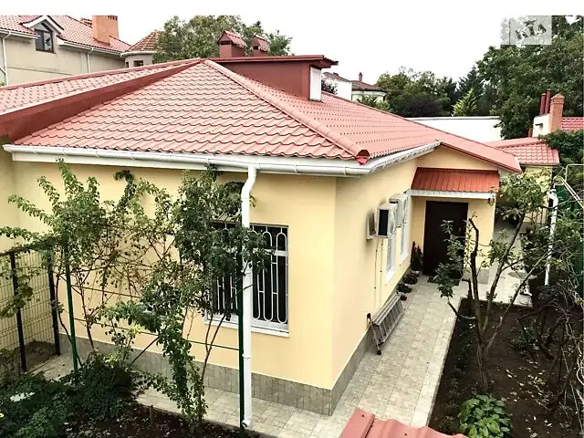 одноповерховий будинок бесідка, 100 кв. м, цегла. Здається помісячно в Одесі