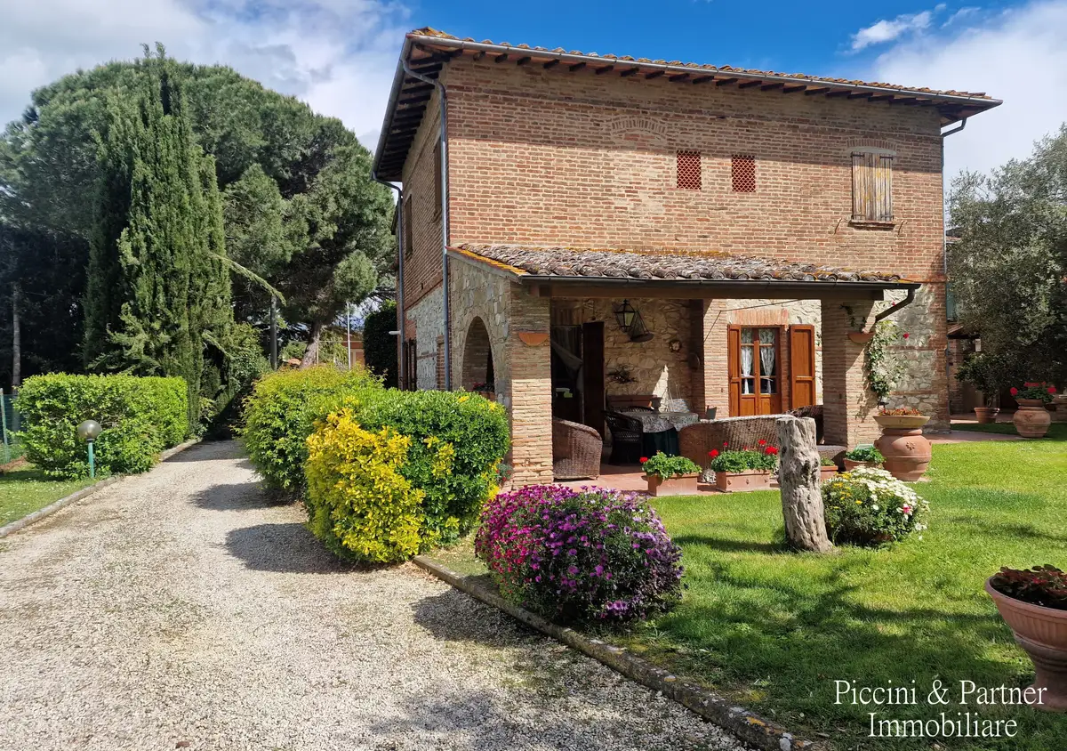 Farmhouse with swimming pool in Castiglione del Lago – Casamaggiore.