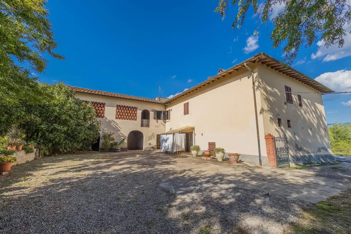 Spacious farmhouse in a great location
