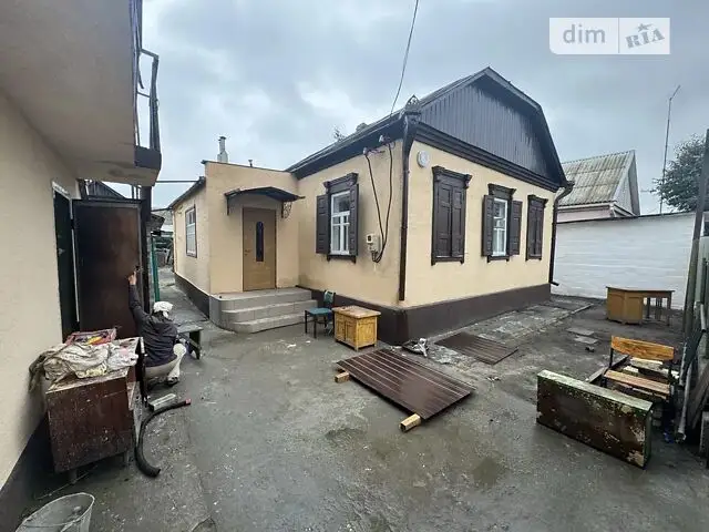 одноповерховий будинок з верандою, 200 кв. м, цегла. Здається помісячно в Дніпрі, в районі Нове Клочко