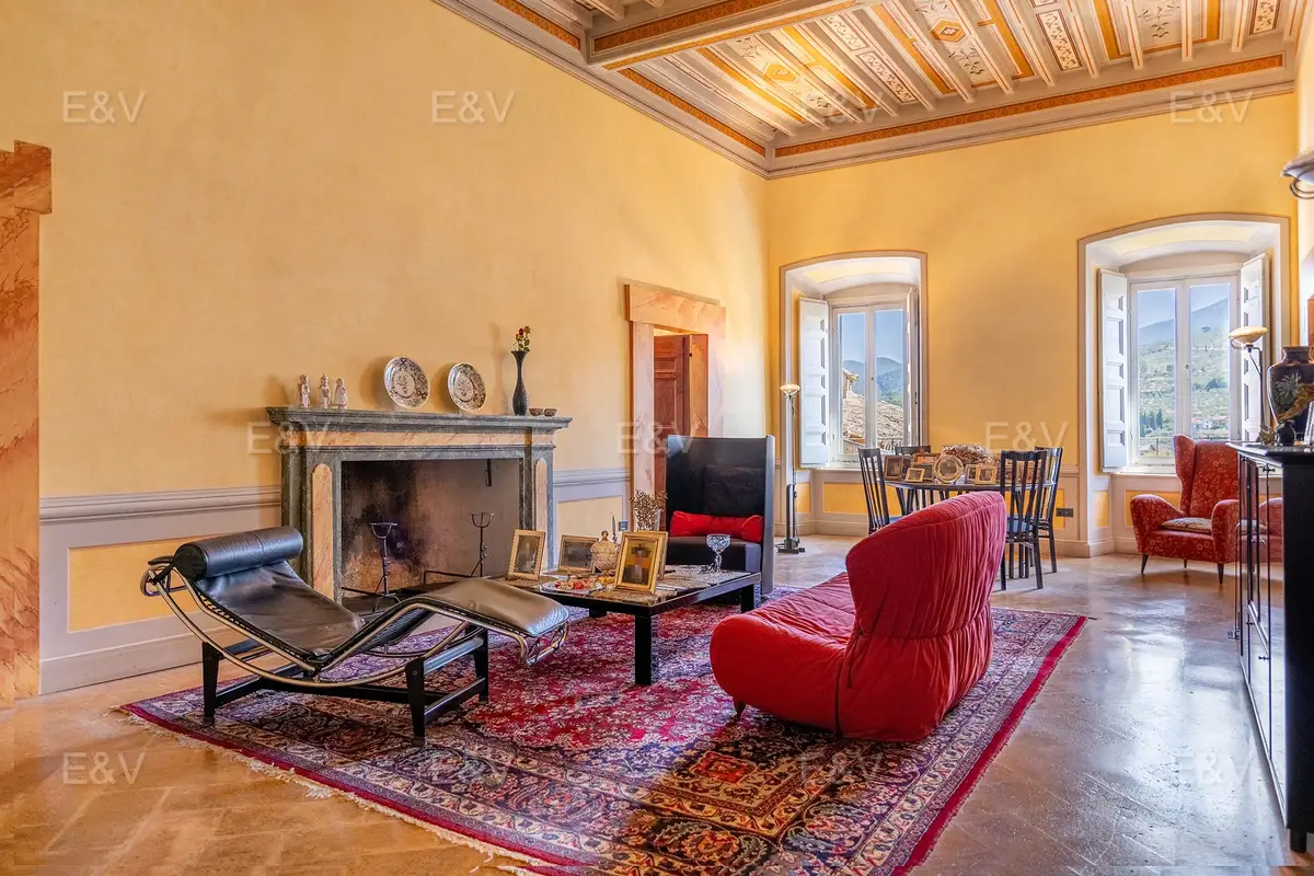 Elegant historic palazzo with garage and panoramic terraces in the center of Trevi